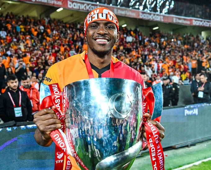 Victor Osimhen, Galatasaray, Napoli, chuyển nhượng, bóng đá Thổ Nhĩ Kỳ
