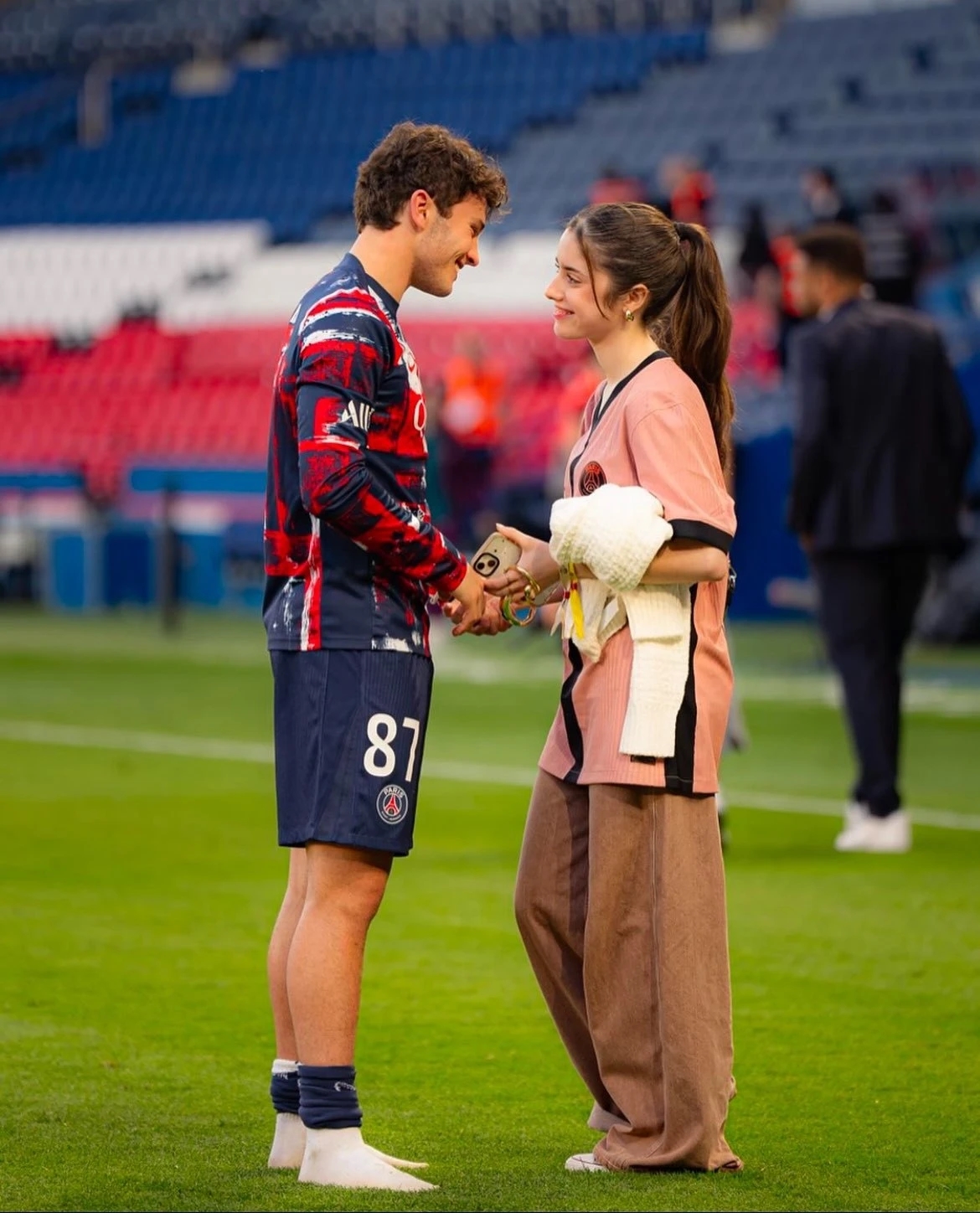 Joao Neves, Madalena Aragão, bạn gái Joao Neves, diễn viên Bồ Đào Nha, PSG, người yêu cầu thủ