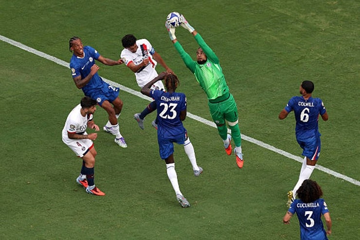 Sanchez hóa thần, Chelsea có Cup