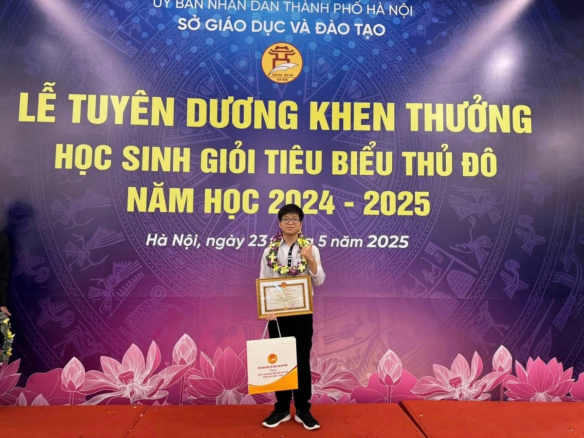 Thủ khoa khối A00, điểm tuyệt đối Toán Lý Hóa, thủ khoa 2025