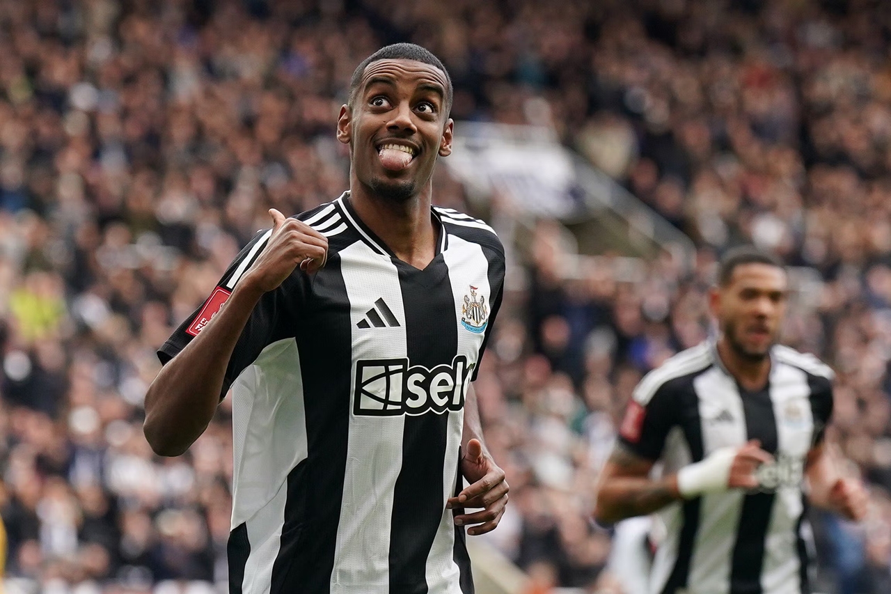 Liverpool, Alexander Isak, Newcastle, chuyển nhượng Ngoại hạng Anh, Hugo Ekitike, Diogo Jota