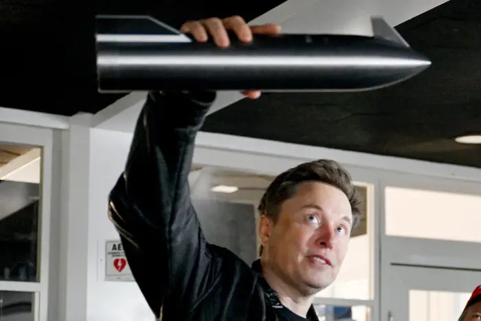 SpaceX, Elon Musk, kỹ sư AI, Starlink, Grok, xAI, lương kỹ sư phần mềm, AI và hàng không vũ trụ