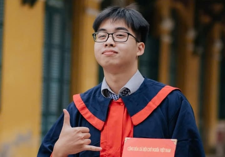 Nguyễn Việt Hưng, thủ khoa kép 2025, THPT chuyên Chu Văn An