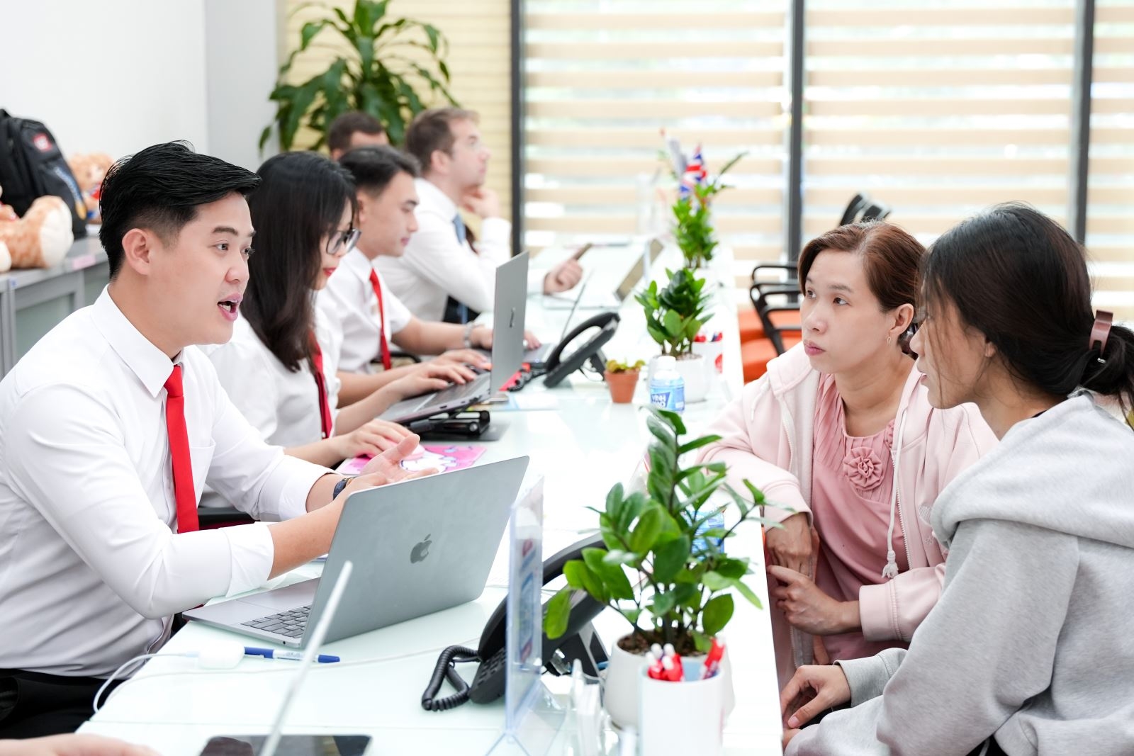 Điểm sàn 2025, đại học TP.HCM, tuyển sinh, xét tuyển THPT, giảm điểm sàn