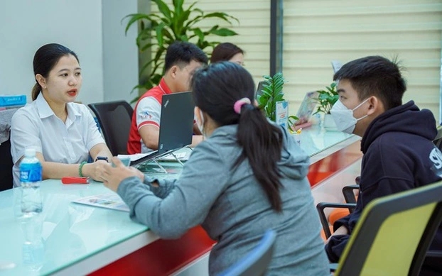 Điểm sàn 2025, đại học TP.HCM, tuyển sinh, xét tuyển THPT, giảm điểm sàn