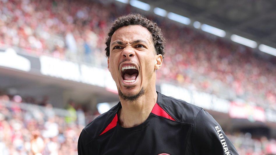 Liverpool, Hugo Ekitike, chuyển nhượng Liverpool, Eintracht Frankfurt, Arne Slot