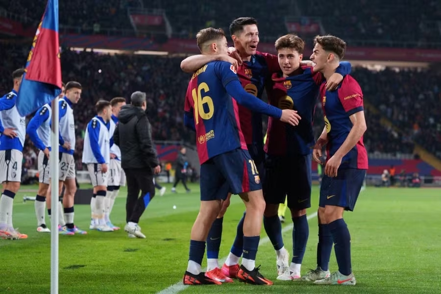 Bojan Krkic, Barcelona, Deco, thăng chức Bojan, Hansi Flick