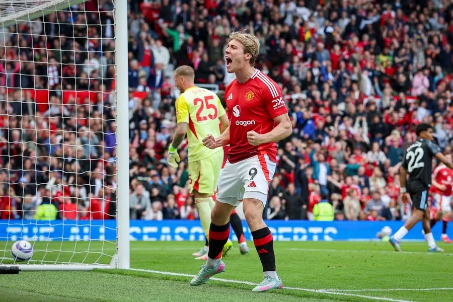 Hojlund, AC Milan, Roma, chuyển nhượng MU, Rasmus Hojlund, Man Utd bán tiền đạo