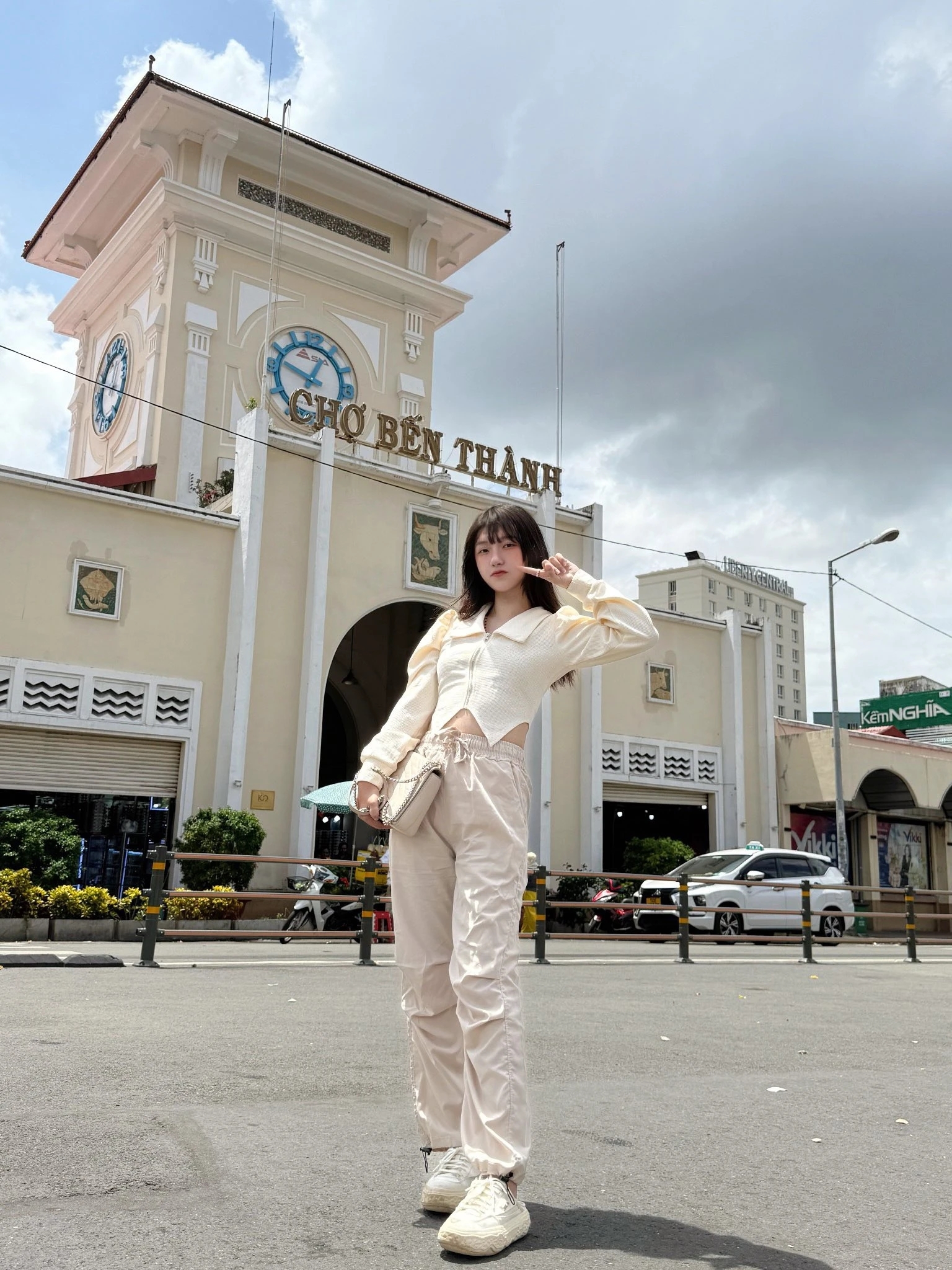 Cosplayer Singapore, giống Sơn Tùng M-TP, Roroki Meow, du lịch TP.HCM, phố đi bộ Nguyễn Huệ, cosplay tại Việt Nam