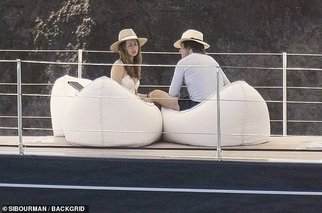 Tom Cruise, Ana de Armas, hẹn hò Tom Cruise, Deeper, sao Hollywood
