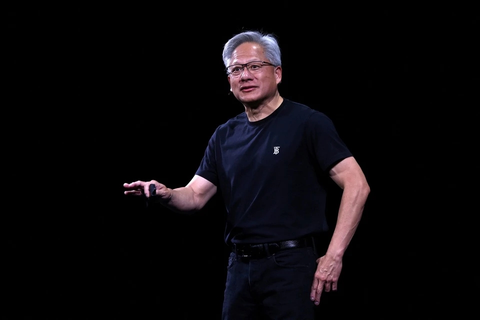 Jensen Huang, CEO Nvidia, bán cổ phiếu Nvidia, tài sản Jensen Huang, Nvidia vượt Apple, Nvidia vượt Microsoft, Nvidia tại Trung Quốc, chip H20