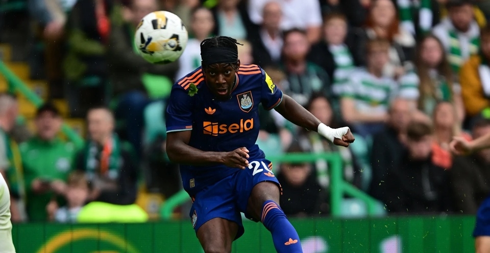 Newcastle thua Celtic, giao hữu Newcastle Celtic, Newcastle 0-4 Celtic, Elanga Newcastle