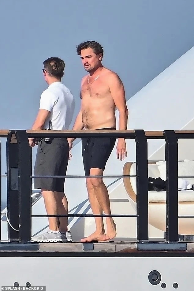 Leonardo DiCaprio, Vittoria Ceretti, vóc dáng mới, Saint Tropez, du thuyền, giảm cân, bạn gái người mẫu, hẹn hò, Titanic, Jeff Bezos