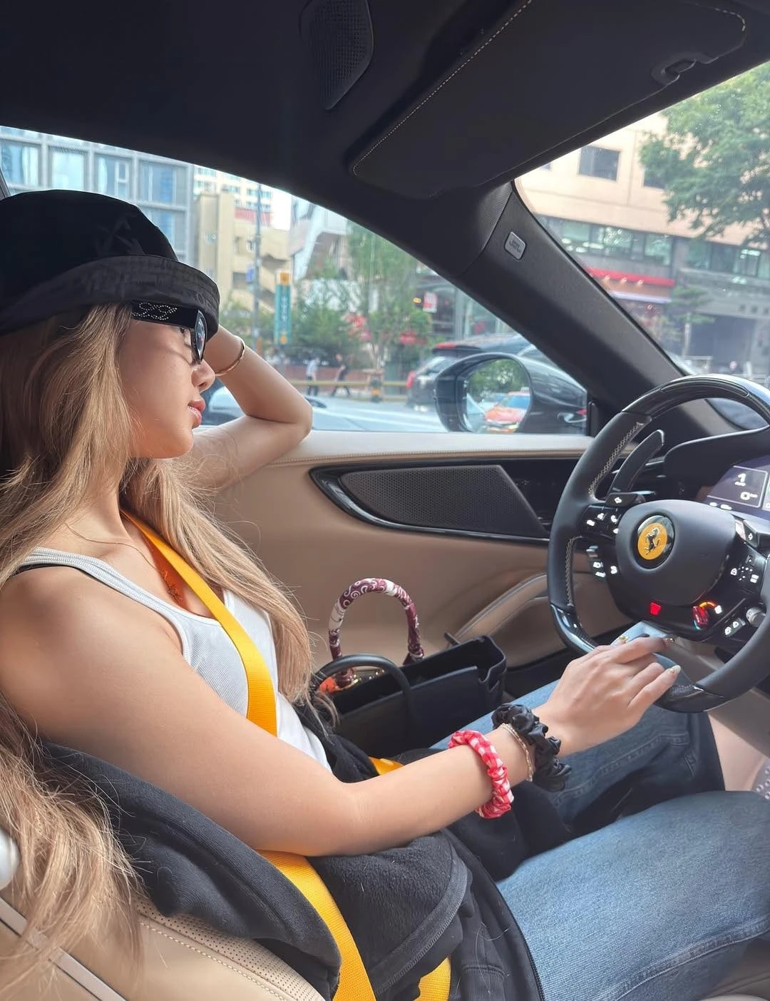 Lisa BlackPink, Ferrari Roma Spyder, siêu xe, Ferrari, Roma Spyder, xe của Lisa