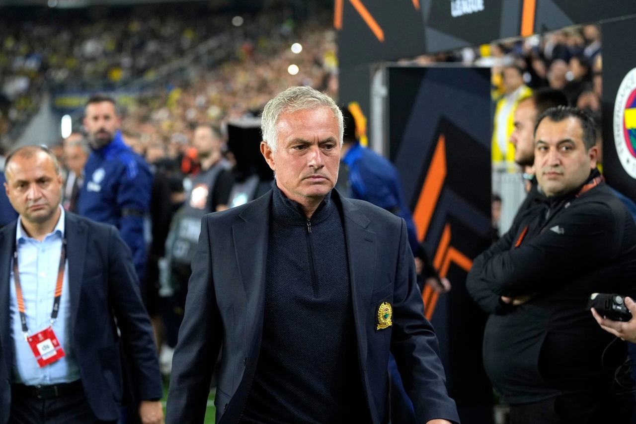 Jose Mourinho, Pep Guardiola, phát ngôn gây bão, Mourinho chỉ trích Guardiola, bóng đá hiện đại, triết lý bóng đá
