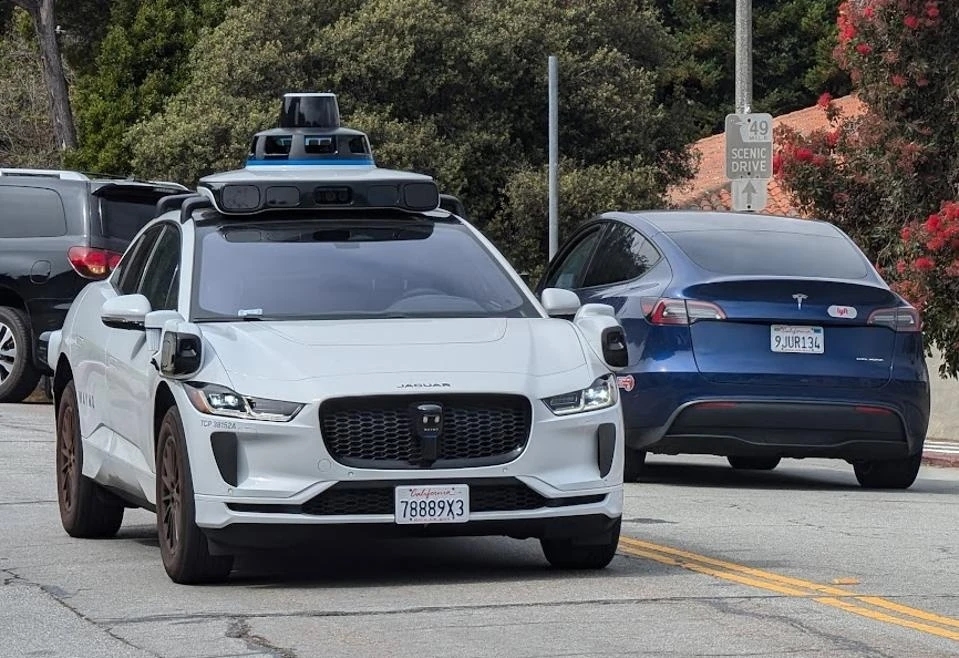 Tesla, xe tự lái, Elon Musk, Waymo, robotaxi, doanh thu Tesla, xe điện, AI