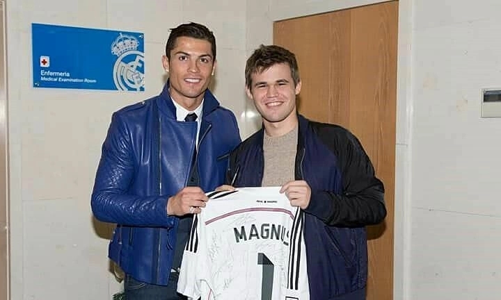 Carlsen, Ronaldo, cờ vua, esports World Cup, Magnus Carlsen thách đấu