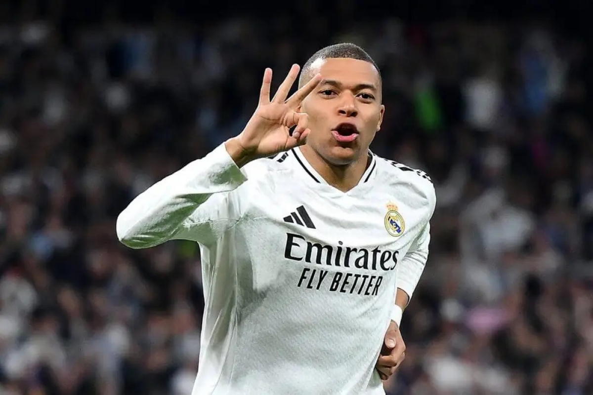 Mbappe, Ronaldo, Real Madrid, Mbappe ghi bàn, Mbappe vs Ronaldo, Mbappe mùa đầu Real