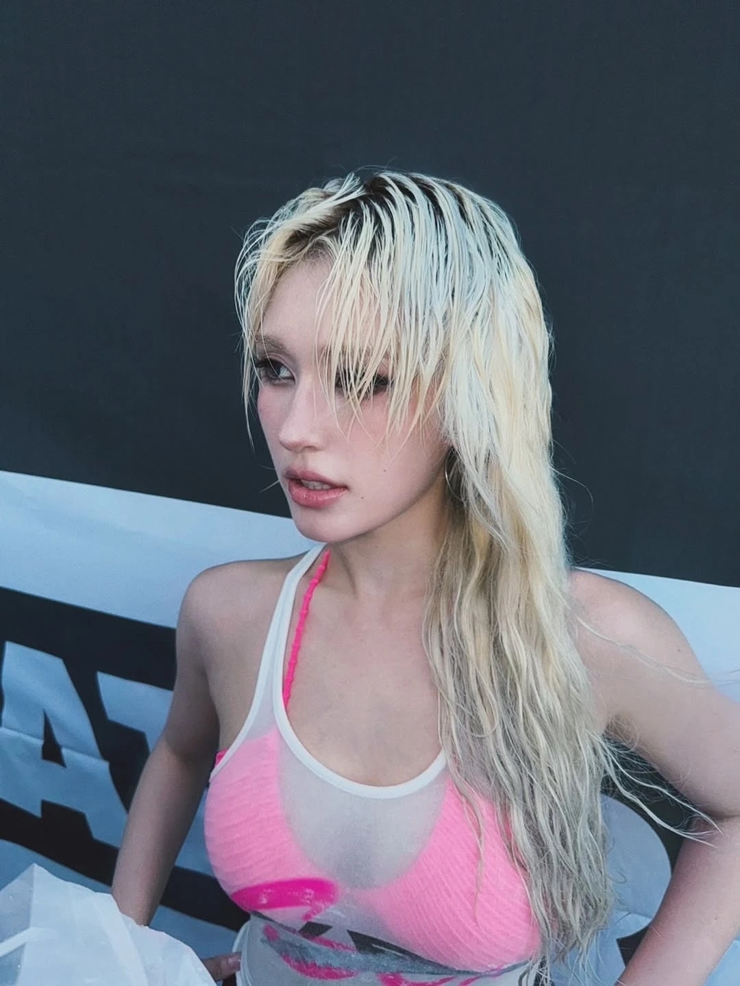 Jeon Somi, Waterbomb 2025, trang phục gợi cảm, Kpop, lễ hội nước