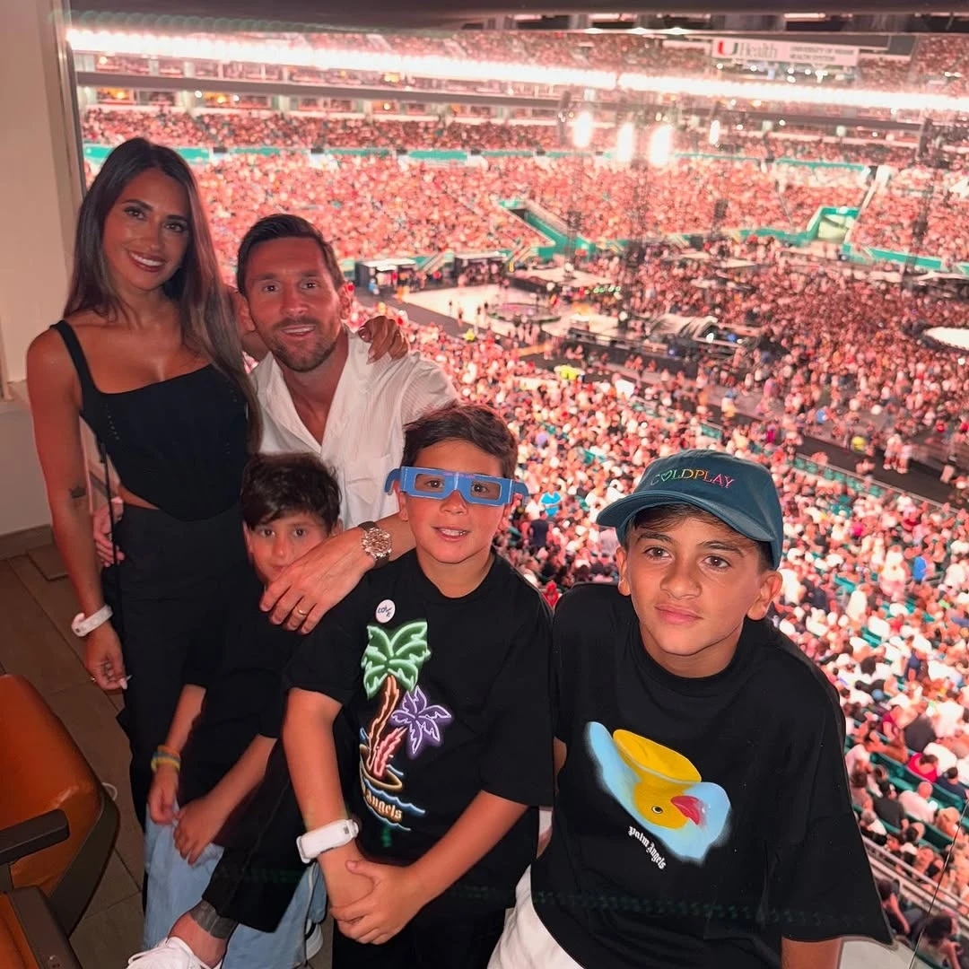 Messi, kiss cam, Coldplay, concert, Antonella