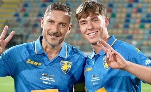 Cristian Totti, Francesco Totti, giải nghệ, bóng đá Italy, con trai Totti