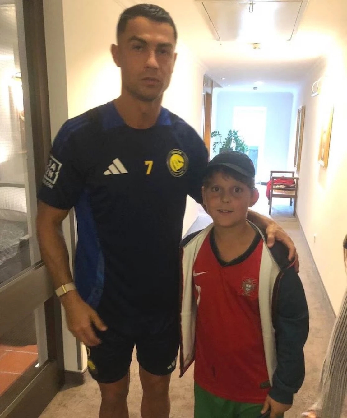 Ronaldo, Al Nassr, khách sạn Brandelhof, người hâm mộ, Áo
