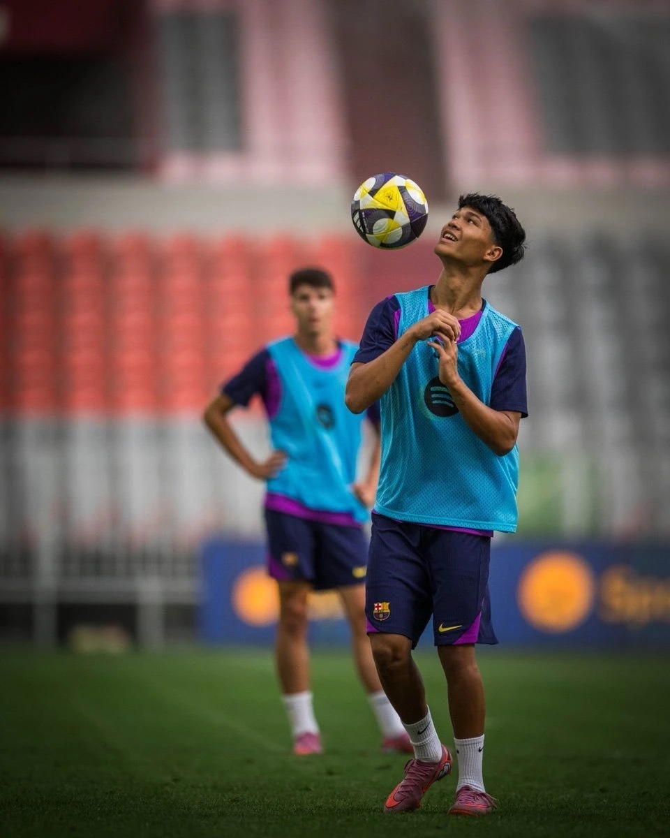 Pedro Fernandez, La Masia, Barca, Philippines, tài năng trẻ
