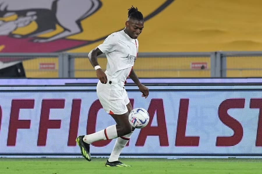Leao, AC Milan, Allegri, tinh thần đồng đội, Milan vs Perth Glory