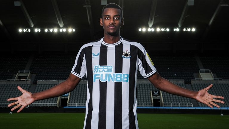 Isak, Newcastle, Real Sociedad, Liverpool, Al Hilal, chuyển nhượng hè 2025