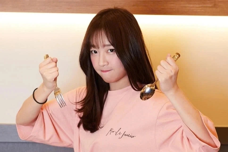 Tzuyang, YouTuber Hàn Quốc, mukbang, thu nhập YouTuber, quảng cáo YouTube, Tzuyang vụ lùm xùm