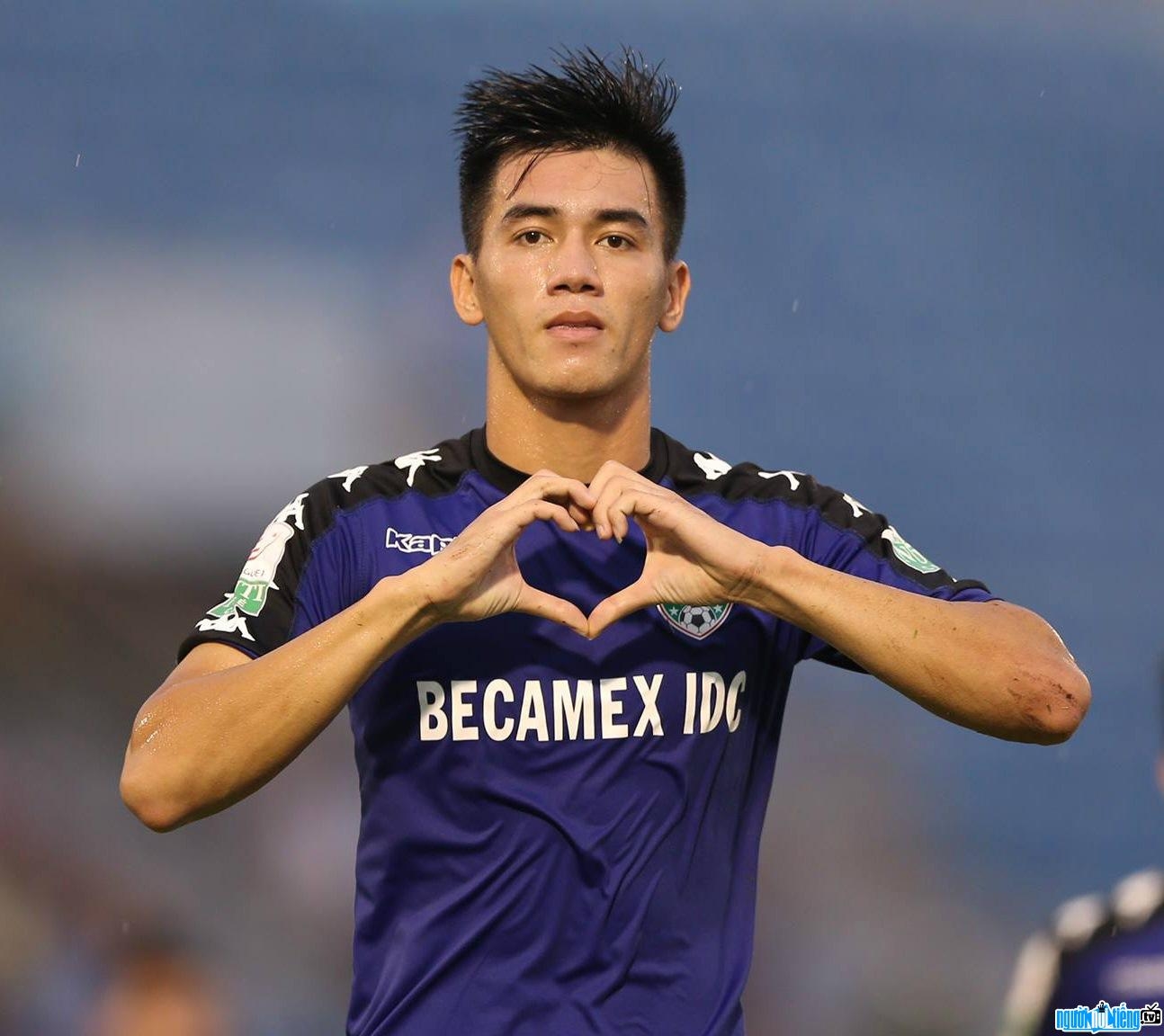 Tiến Linh, chia tay Becamex TP.HCM, chuyển nhượng V-League, Tiến Linh rời đội, V-League 2025-2026