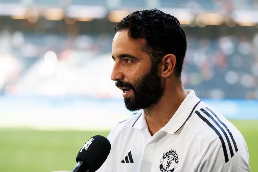 Amorim, thủ môn MU, Emiliano Martinez, Manchester United, Onana, Altay Bayindir