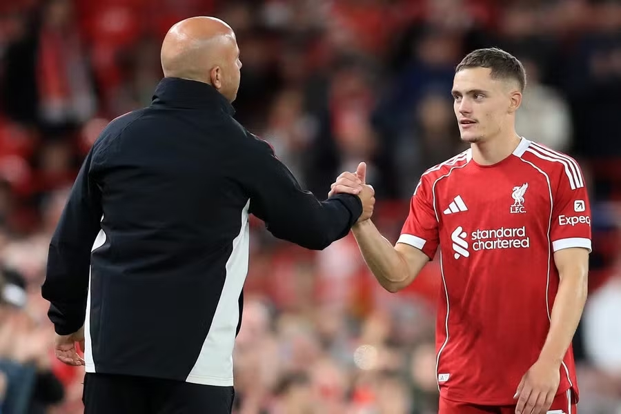 Florian Wirtz, Liverpool, chuyển nhượng kỷ lục, Arne Slot, Ngoại hạng Anh