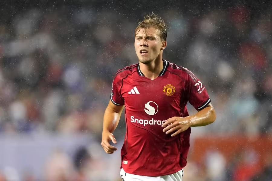 Hojlund, Sesko, Man Utd, Mikael Silvestre, chuyển nhượng Man United