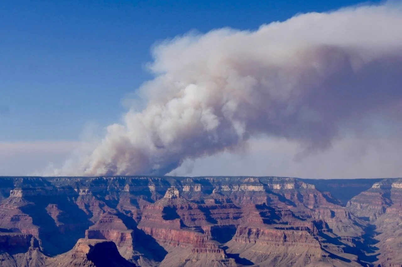 Cháy rừng Grand Canyon, Dragon Bravo, cháy rừng Mỹ 2025, cháy rừng tự tạo thời tiết, biến đổi khí hậu, thiếu nhân lực cứu hỏa