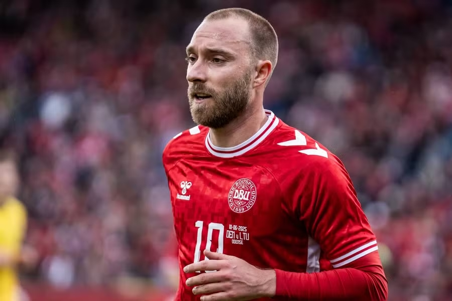 Christian Eriksen, Burnley, chuyển nhượng tự do, Premier League, Eriksen rời MU