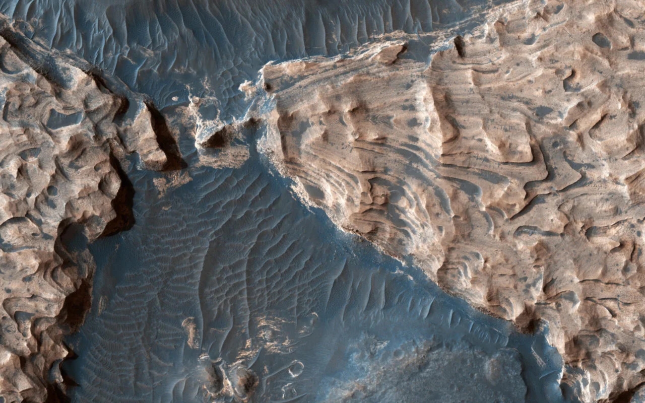 khoáng vật mới trên sao Hỏa, phát hiện khoa học sao Hỏa, khoáng chất sắt trên sao Hỏa, Valles Marineris