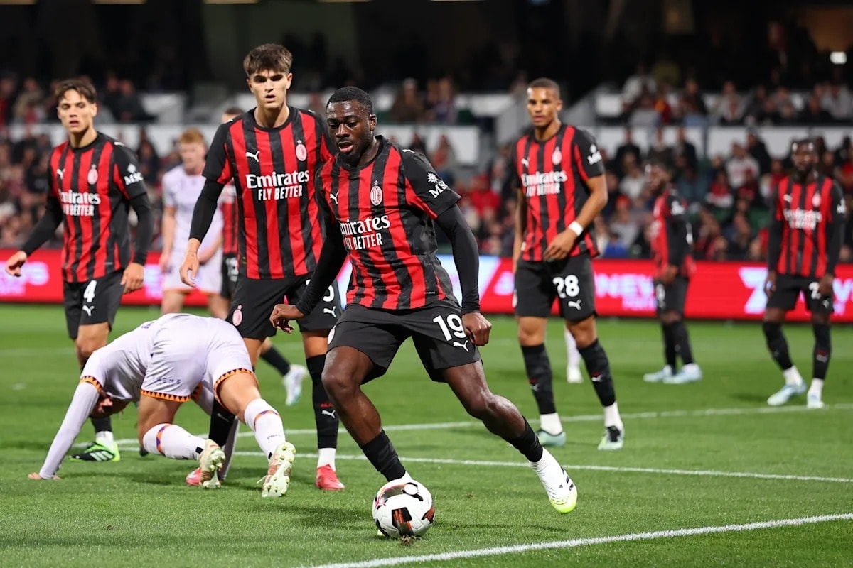 Nhận định Leeds vs AC Milan, dự đoán Leeds vs AC Milan, soi kèo Leeds vs AC Milan, giao hữu bóng đá, Leeds United, AC Milan