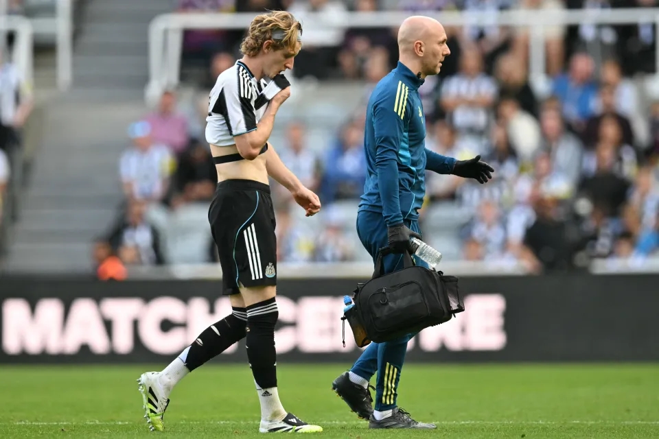 Newcastle, Anthony Gordon chấn thương, Atletico Madrid, giao hữu bóng đá, Premier League 2025/26, Eddie Howe