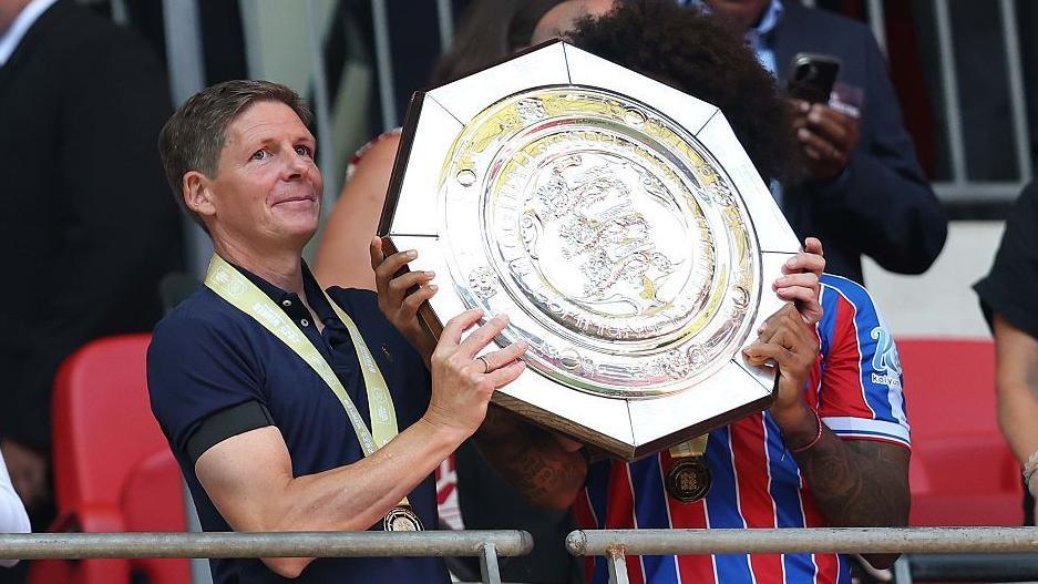 Oliver Glasner, Crystal Palace, Siêu cúp Anh, Europa League, Dean Henderson