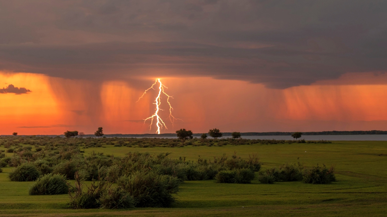 Sét, tia sét từ trời xanh, bolt from the blue, an toàn khi có giông, megaflash, bão giông, sét đánh, 30/30 rule