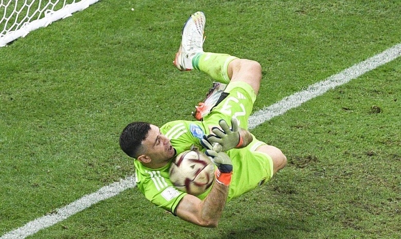 Aston Villa, Emiliano Martinez, chuyển nhượng, Premier League, Manchester United, Unai Emery, World Cup 2022