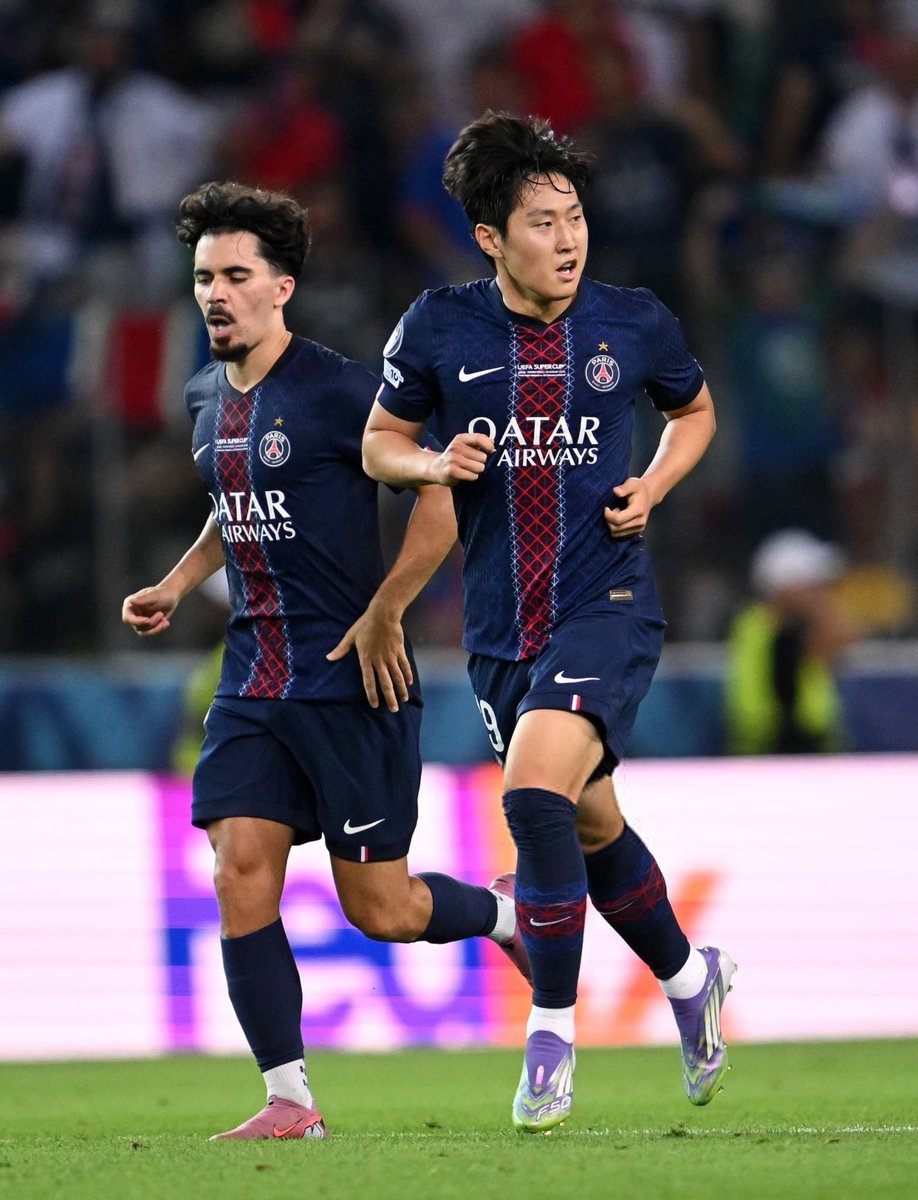 Lee Kang-in, PSG, Siêu cúp châu Âu, UEFA Super Cup, Park Ji-sung, bóng đá Hàn Quốc