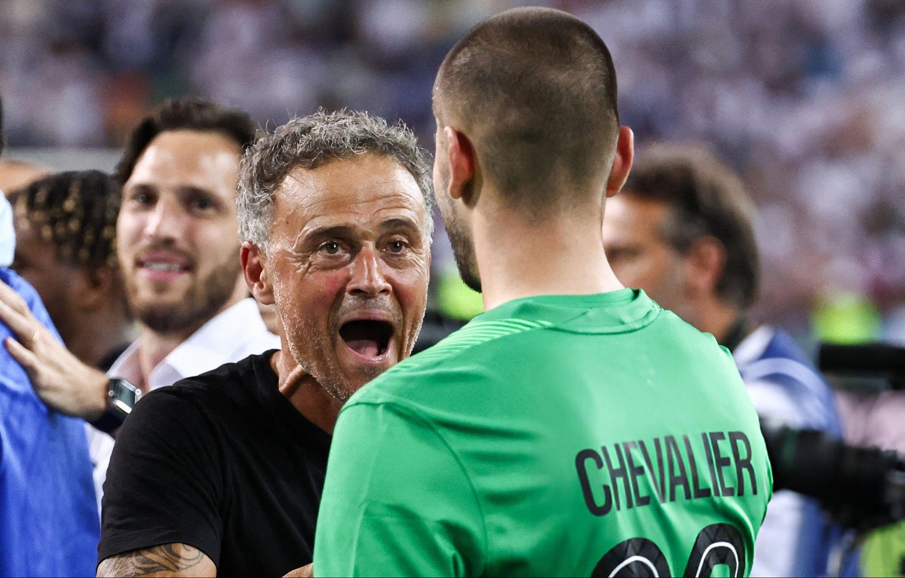 Lucas Chevalier, PSG, Donnarumma, Siêu cúp châu Âu, Tottenham, Luis Enrique, sai lầm thủ môn