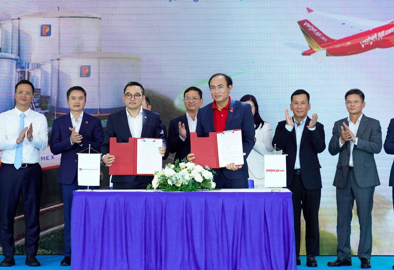 Vietjet, Petrolimex Aviation, Nhiên liệu xanh, SAF, Sustainable Aviation Fuel, hàng không bền vững, giảm phát thải carbon, ESG, ISCC EU, chuyển đổi xanh