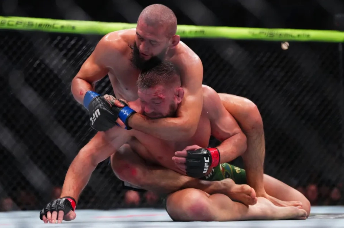 Khamzat Chimaev, UFC, tân vương hạng trung, Dricus Du Plessis, UFC 319