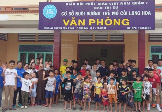 Trái bóng yêu thương, chùa Long Hoa, trẻ mồ côi, tiếp sức học tập, giải bóng đá từ thiện, Pickleball, 10 MPH FC, CEO FC, Đặng Phương Nam