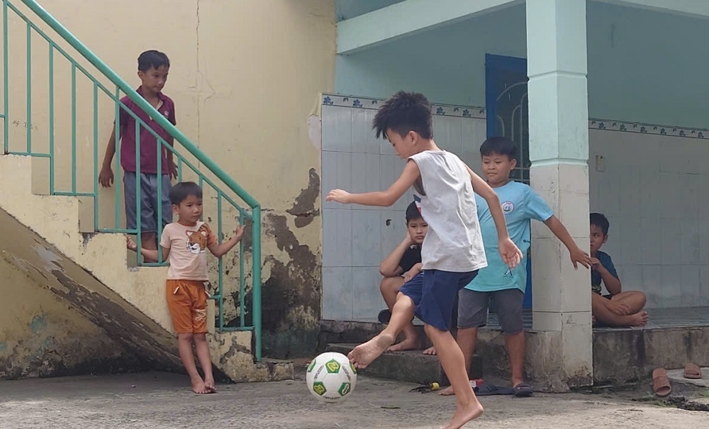 Trái bóng yêu thương, chùa Long Hoa, trẻ mồ côi, tiếp sức học tập, giải bóng đá từ thiện, Pickleball, 10 MPH FC, CEO FC, Đặng Phương Nam