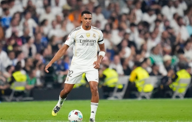 Trent Alexander-Arnold, Kylian Mbappe, Real Madrid, La Liga, CĐV Real, tạt bóng, Xabi Alonso, Gonzalo Garcia