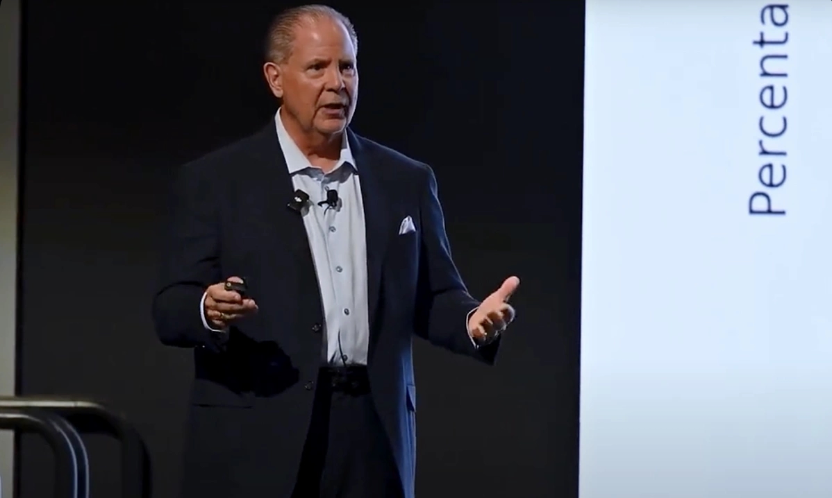 IgniteTech, Eric Vaughan, sa thải 80%, ứng dụng AI, đào tạo AI, chuyển đổi số, kháng cự AI, WRITER report 2025, Joshua Wohle